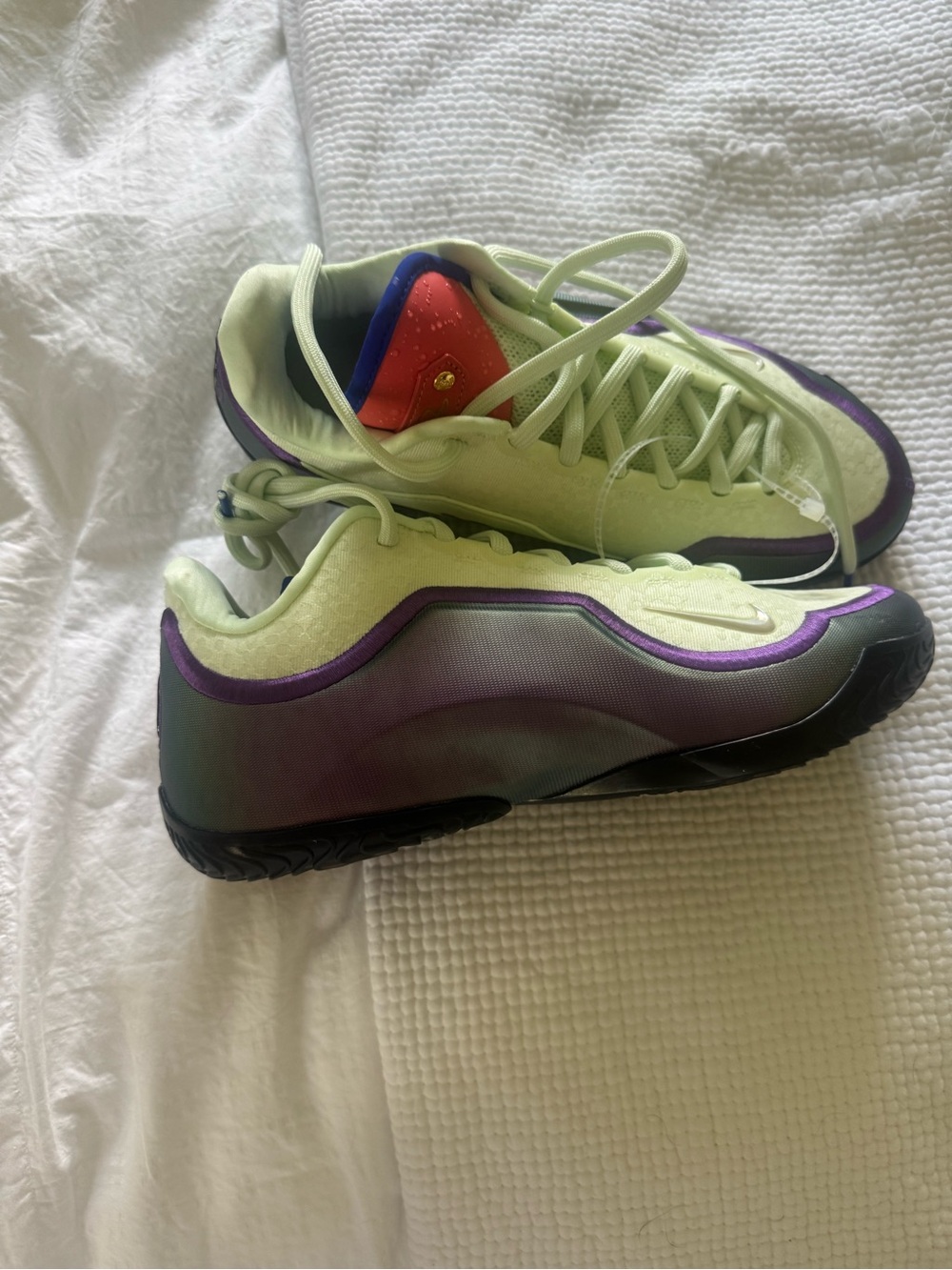 Nike LeBron XXlll Men's Lightweight Sneakers in Light Green with Purple Trim